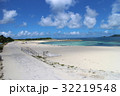 沖縄の白い砂浜 32219548