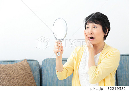 ミドル女性　ビューティー　トラブル 32219582
