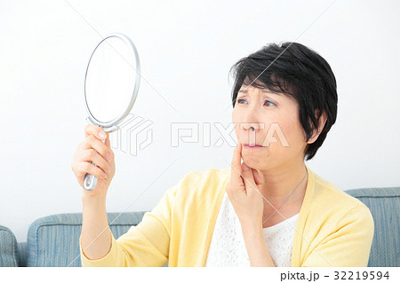 ミドル女性　ビューティー　トラブル 32219594