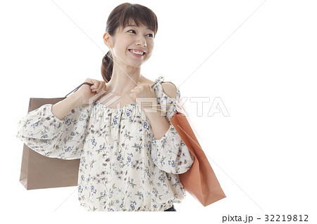 買い物イメージの女性 買い物イメージの女性 32219812