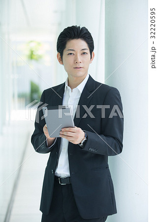 ビジネス交渉シーン ビジネス交渉シーン 32220595