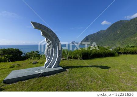 East of Taiwan 32221626