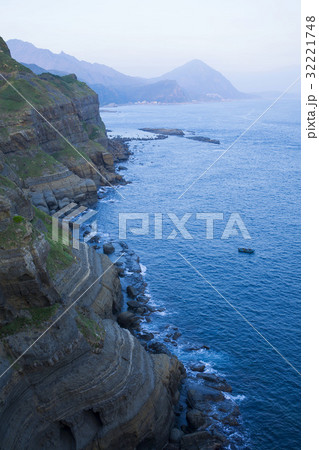 East of Taiwan 32221748