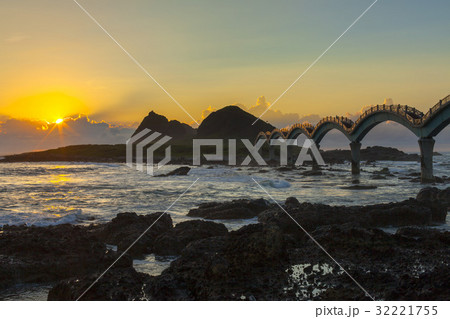 East of Taiwan 32221755