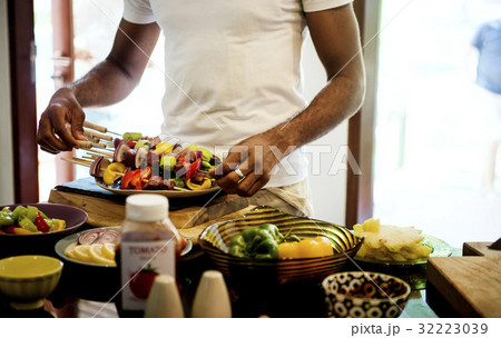 Closeup of hands preparing barbecuein the kitchen 32223039