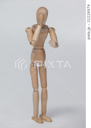 Wooden figurine standing and pretending to talk on phone 32226974