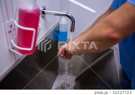 Surgeon washing hands in hospital Surgeon washing hands in hospital 32227723