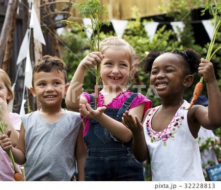 Group of Children are in a Field Trips Group of Children are in a Field Trips 32228813