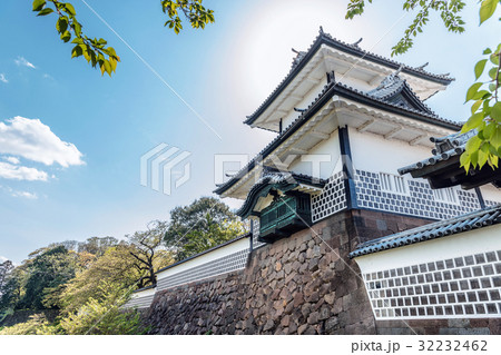 新緑の金沢城石川門の風景 32232462