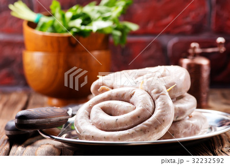 raw sausages 32232592