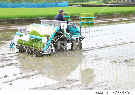 田植え機 右方向 大 田植え機 右方向 大 32234350
