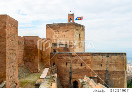 Alhambra fortress day view, Granada, Espana 32234907
