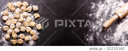 fresh raw russian pelmeni, ravioli or dumplings 32235162