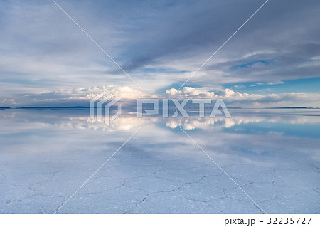 Salar de Uyuni desert, Bolivia 32235727