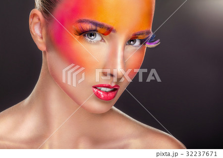Fashion makeup Fashion makeup 32237671