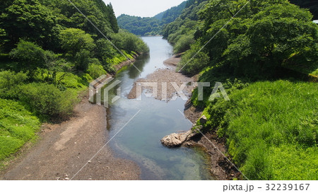 水不足の水沼ダム流入口 32239167