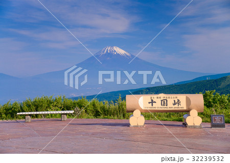 初夏の箱根十国峠から、富士山 初夏の箱根十国峠から、富士山 32239532