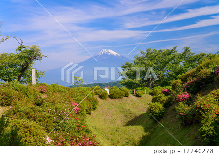 【静岡県】山中城址公園の障子堀越に富士山 【静岡県】山中城址公園の障子堀越に富士山 32240278