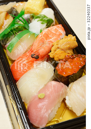 おいしい握り鮨盛合わせ 32240337