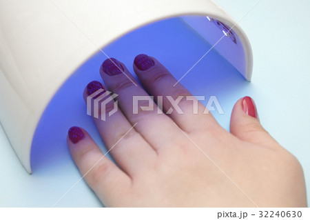 varnish on the nails, the ultraviolet lamp 32240630