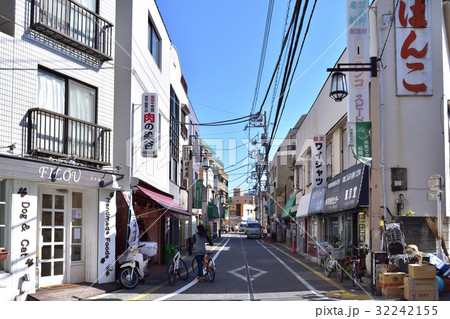 世田谷・松陰神社前の商店街 世田谷・松陰神社前の商店街 32242155