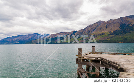 Wood bridge and lake at Glenorchy, New Zealand Wood bridge and lake at Glenorchy, New Zealand 32242556