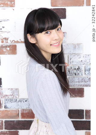若い女性 ヘアスタイル 若い女性 ヘアスタイル 32242841