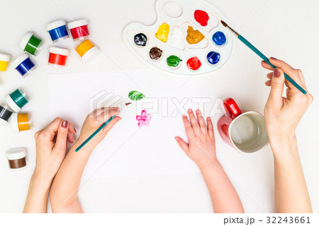 Child painting a flower 32243661