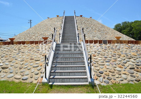 志段味古墳群 志段味大塚古墳(名古屋市) 志段味古墳群 志段味大塚古墳(名古屋市) 32244560