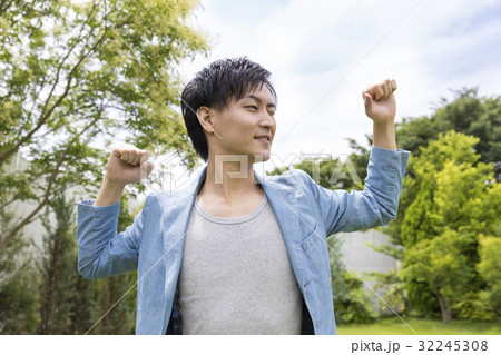 若い男性のポートレート 32245308