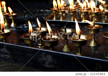 カトマンズの炎 カトマンズの炎 32245963