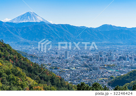 《山梨県》富士山と甲府盆地を望む風景 《山梨県》富士山と甲府盆地を望む風景 32246424