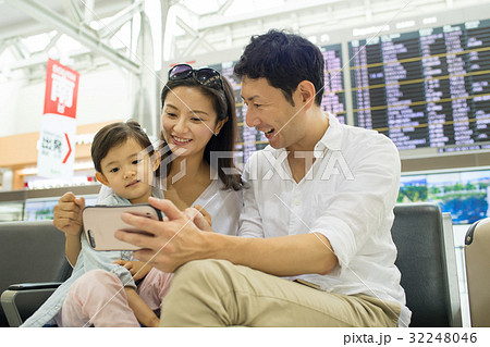 親子 旅行 空港 家族旅行 イメージ 親子 旅行 空港 家族旅行 イメージ 32248046