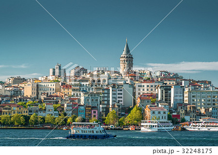 Galata Tower over the Golden Horn in Istanbul Galata Tower over the Golden Horn in Istanbul 32248175