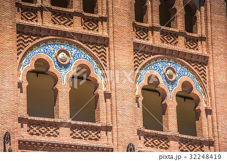 Madrid. Famous bullfighting arena in Madrid.  32248419