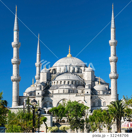 View of the Blue Mosque in Istanbul 32248706