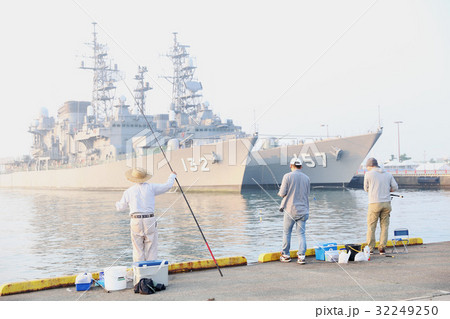 大洗港の海釣り 護衛艦背景 大洗港の海釣り 護衛艦背景 32249250