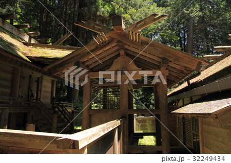 国宝 仁科神明宮 中門(御門屋)と釣屋 国宝 仁科神明宮 中門(御門屋)と釣屋 32249434