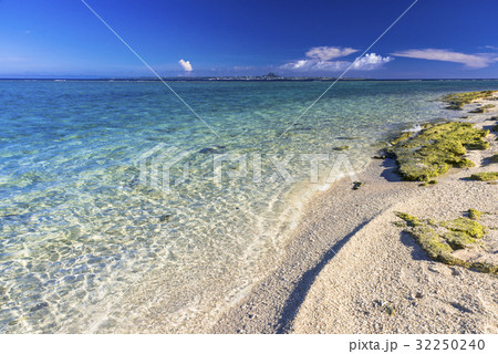 瀬底島の瀬底ビーチ 32250240