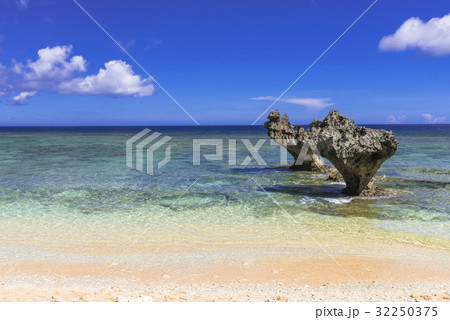 古宇利島のハートロック 32250375