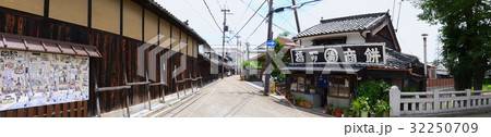 五条・新町通り「国指定重要伝統的建造物群保存地区」/奈良県五條市/伊勢街道/吉野川/レトロな城下町 32250709