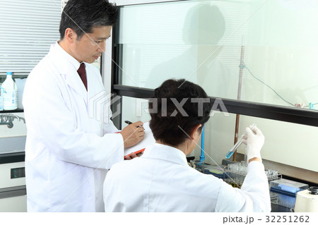 研究者 ドラフトチャンバー 研究者 ドラフトチャンバー 32251262