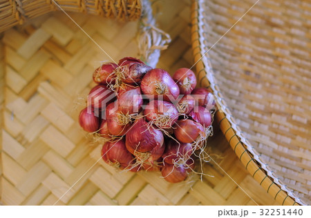 The onion is not bamboo weave 32251440