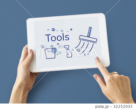Illustration of home cleaning service on digital tablet Illustration of home cleaning service on digital tablet 32252035