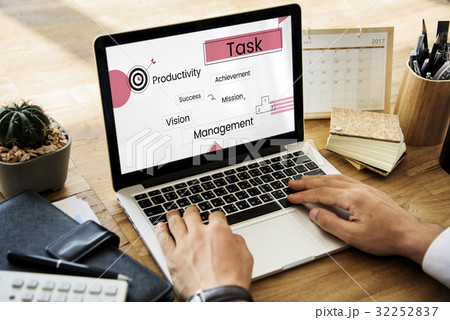 Business diagram on a laptop screen 32252837