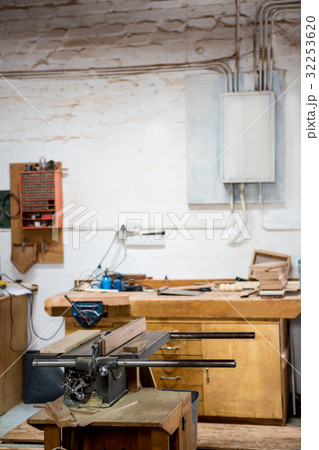 Tools and equipment used for carpentry Tools and equipment used for carpentry 32253620