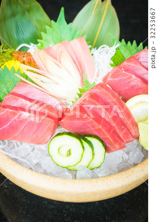 Tuna sashismi 32253667