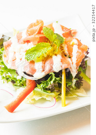 Salmon salad 32254417