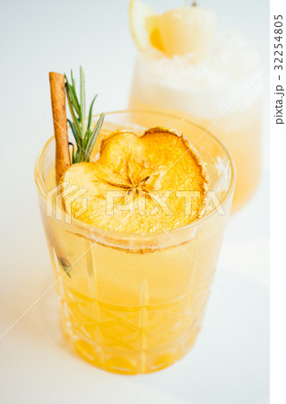 Iced apple cocktails glass 32254805