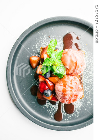 Sweet dessert with honey toast with strawberry and jam 32255171